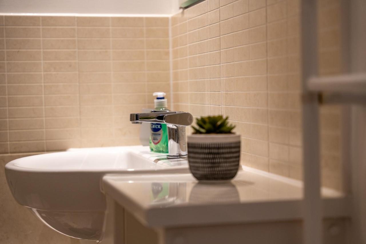Spacious Apartment In Woking Town Centre Kültér fotó