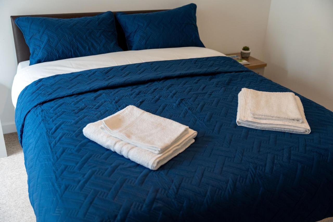 Spacious Apartment In Woking Town Centre Kültér fotó