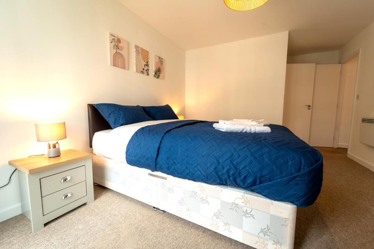 Spacious Apartment In Woking Town Centre Kültér fotó